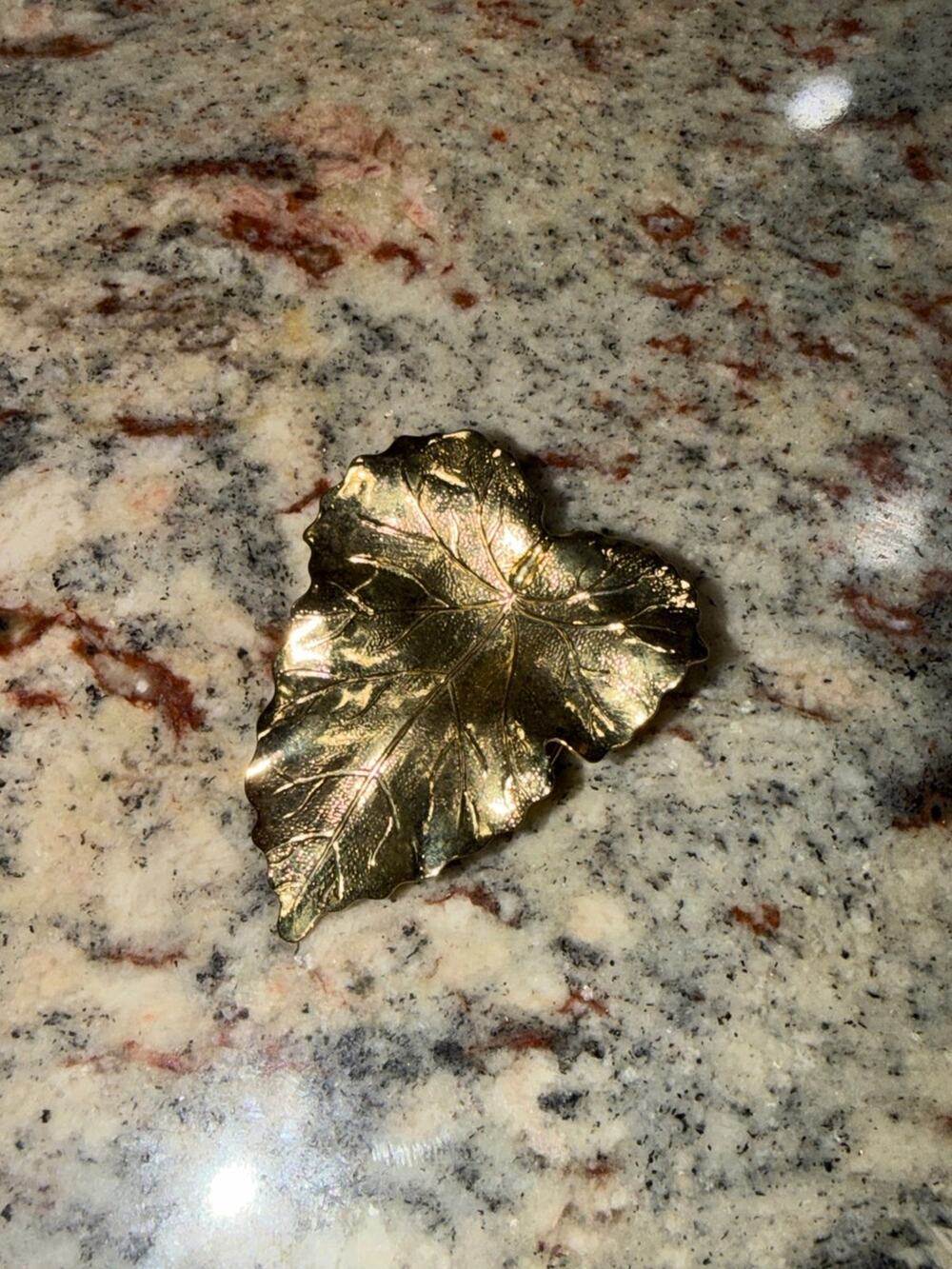 Vintage Gold Tone Ivy Leaf Scarf Ring Clip